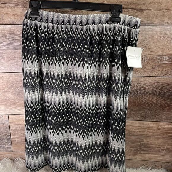 SAG HARBOR Ladies Elastic Waist Above Knee Chevron Print Skirt Black Size Medium - Picture 4 of 7